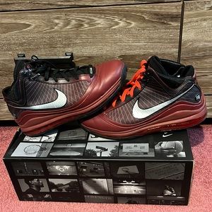 LeBron 7 “Christmas” Basketball Shoe Men’s Size 10.5